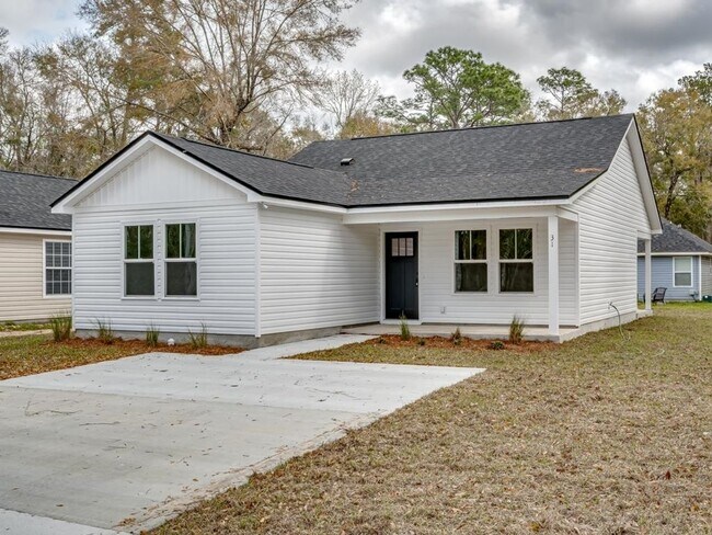 Building Photo - COMING SOON – 3 Bed, 2 Bath for $1650/Month!