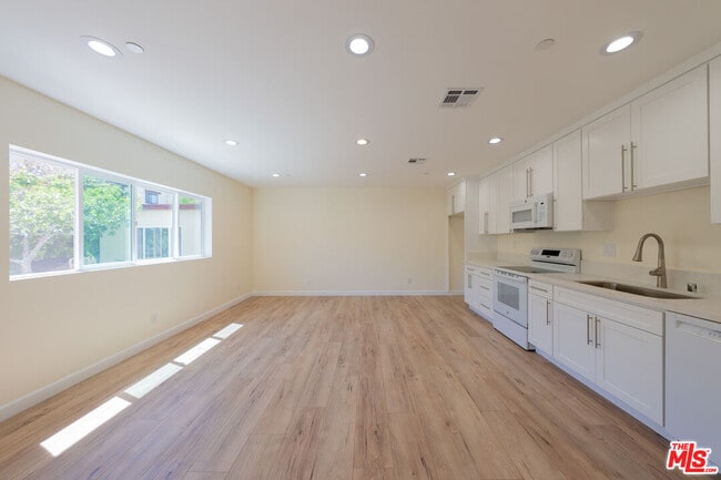 Building Photo - 1031 Thompson Ave