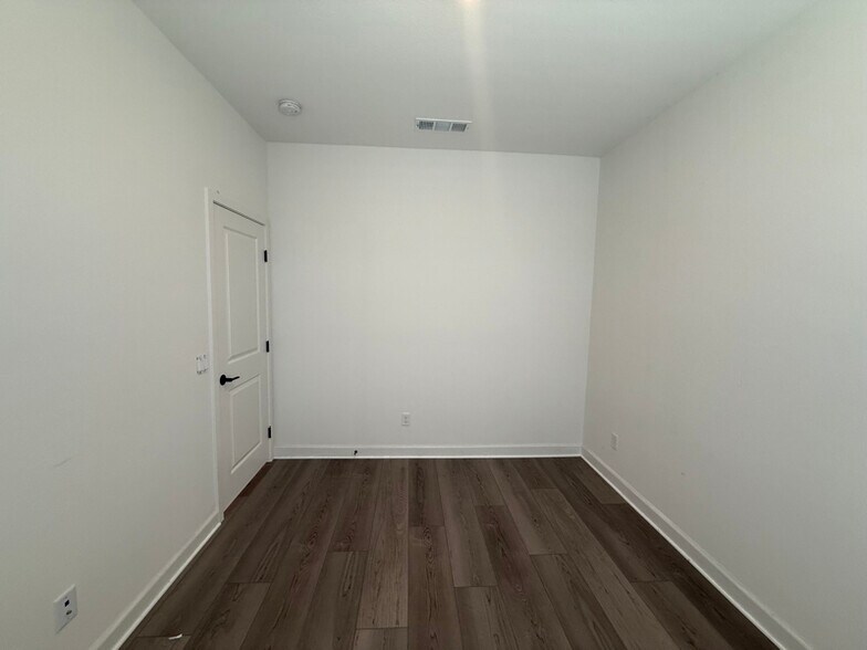 Building Photo - 11812 Ella Ln
