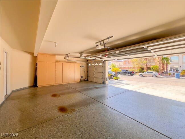 Building Photo - 6586 Shadow Cove Ave