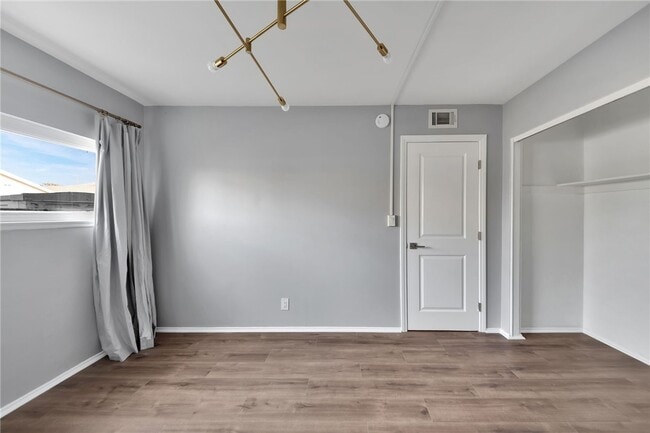 Building Photo - 2032 W 171st St
