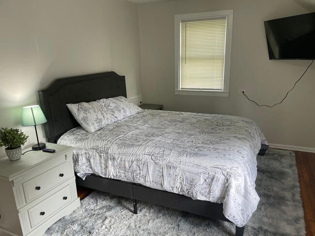 Building Photo - 29 E 221st St