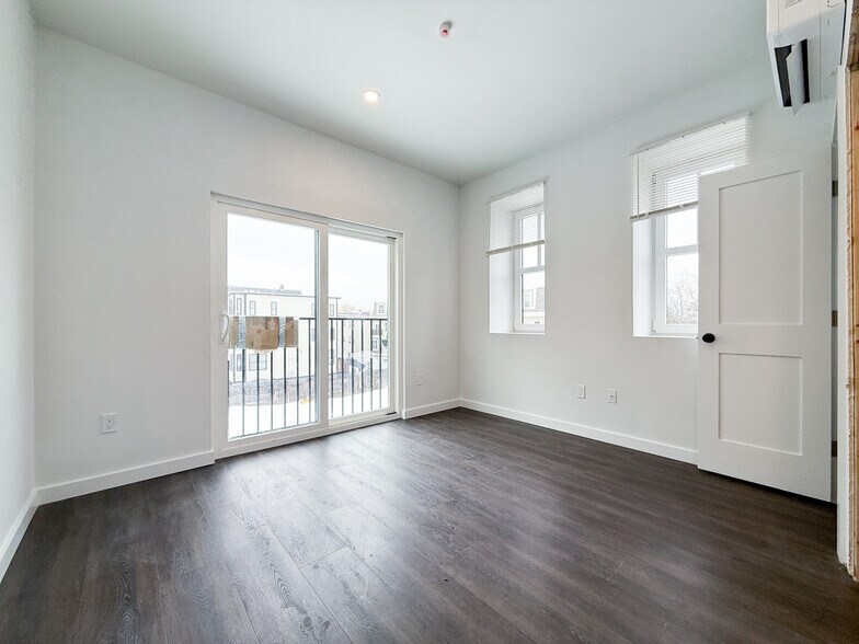 Building Photo - 67 Perrin St