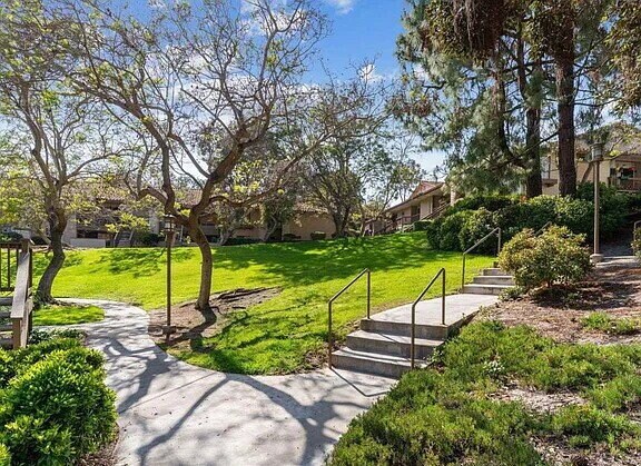 Building Photo - 1 Bedroom Gem in Carmel Valleys Top Notch ...