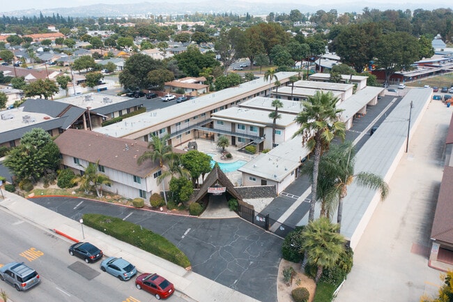 Building Photo - Garden View