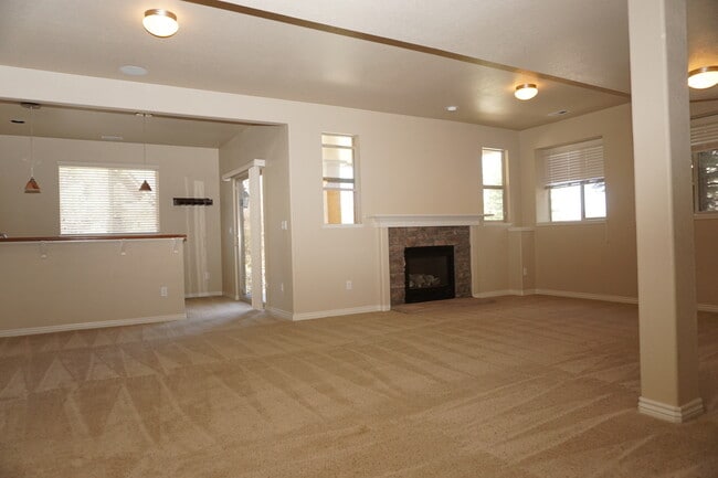 Building Photo - LUXURY PATIO HOME IN DISTRICT 20 SHOWING B...