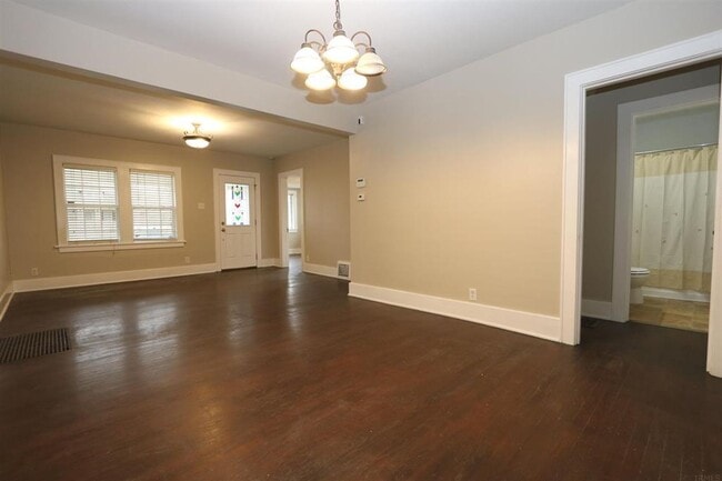 Building Photo - Updated 3 bedroom South Bend, IN Home