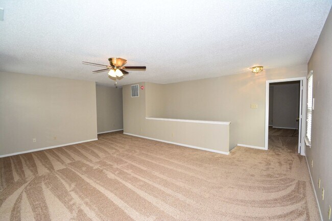 Building Photo - "Spacious 3-Bed Retreat in Fishers with El...