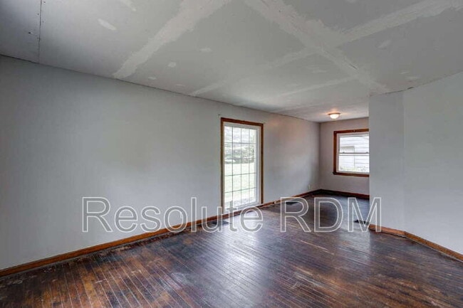 Building Photo - 201 S Emerson Ave