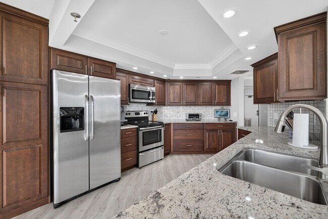 Building Photo - 9650 S Ocean Dr