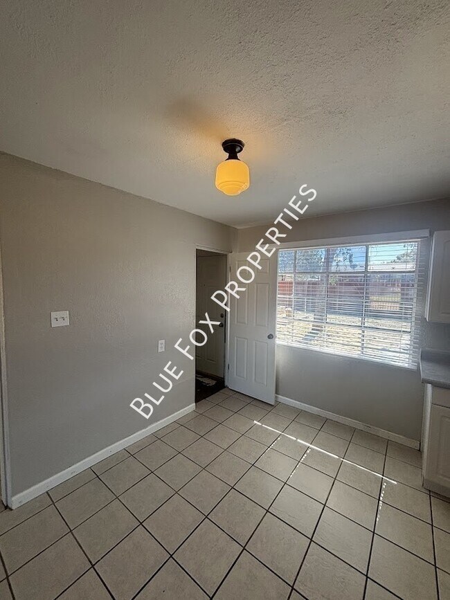 Building Photo - 5674 E Eastland St