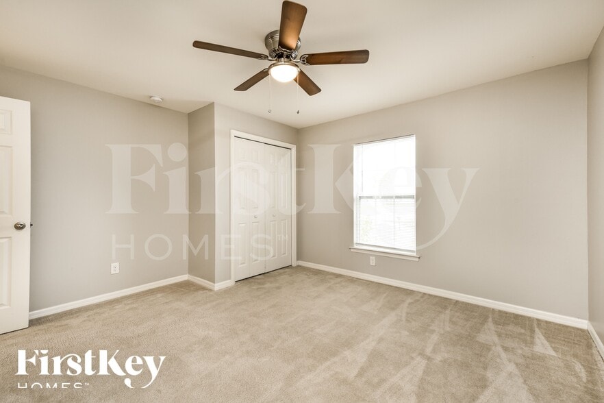 Building Photo - 2912 NW 18th Pl