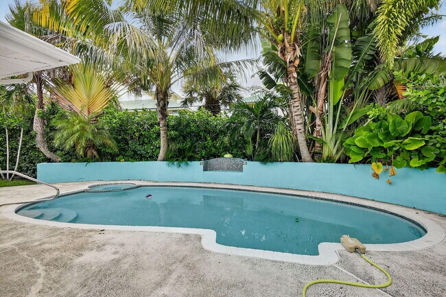 Building Photo - 113 Park Ln E