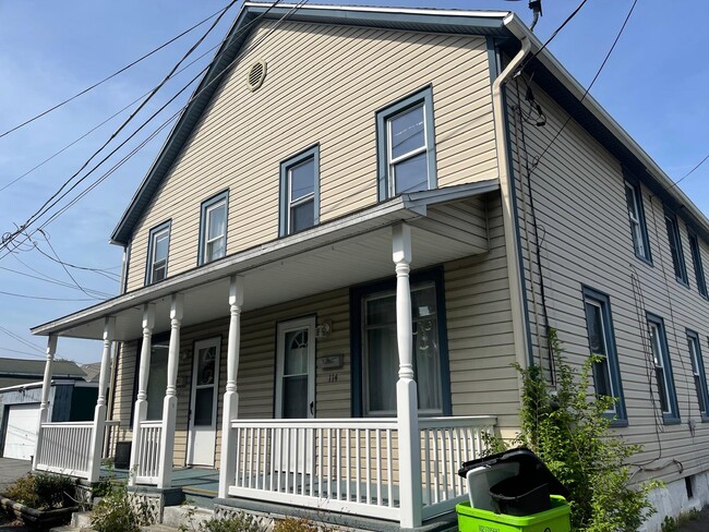 Primary Photo - 114 Carpenter St