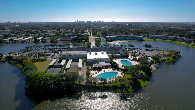 Building Photo - 71 Waltham C