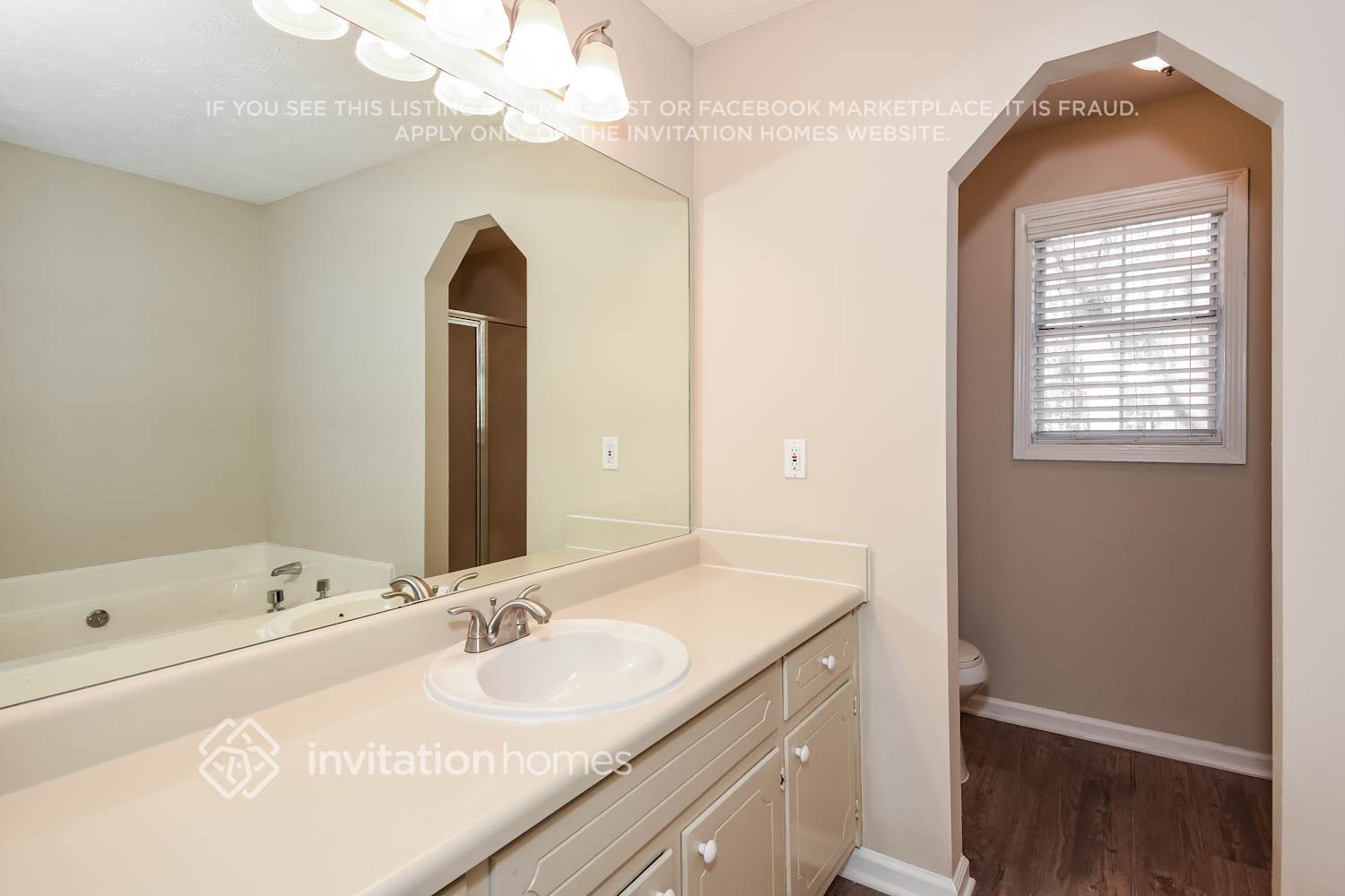 Building Photo - 2290 Castle Royale Dr