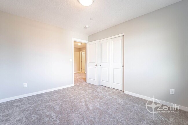 Building Photo - 186 N 44th Pl