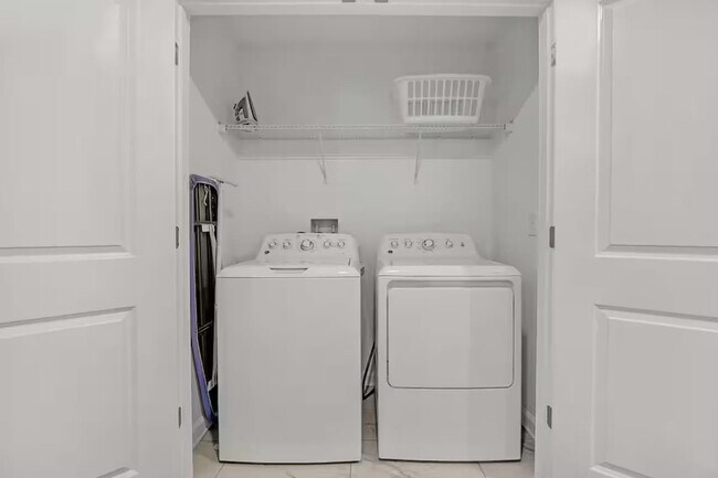 Building Photo - 9016 Sommerset Hills Dr