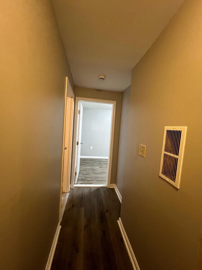 Building Photo - 4674 Mews Dr