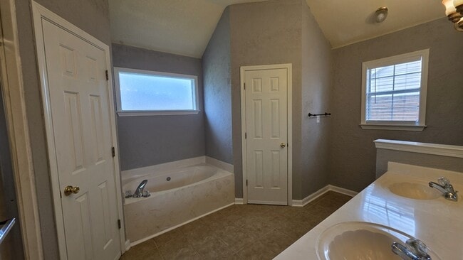Building Photo - 1471 Wolf Ridge Dr