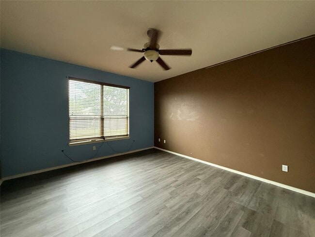 Building Photo - 1722 E Mesa Park Dr