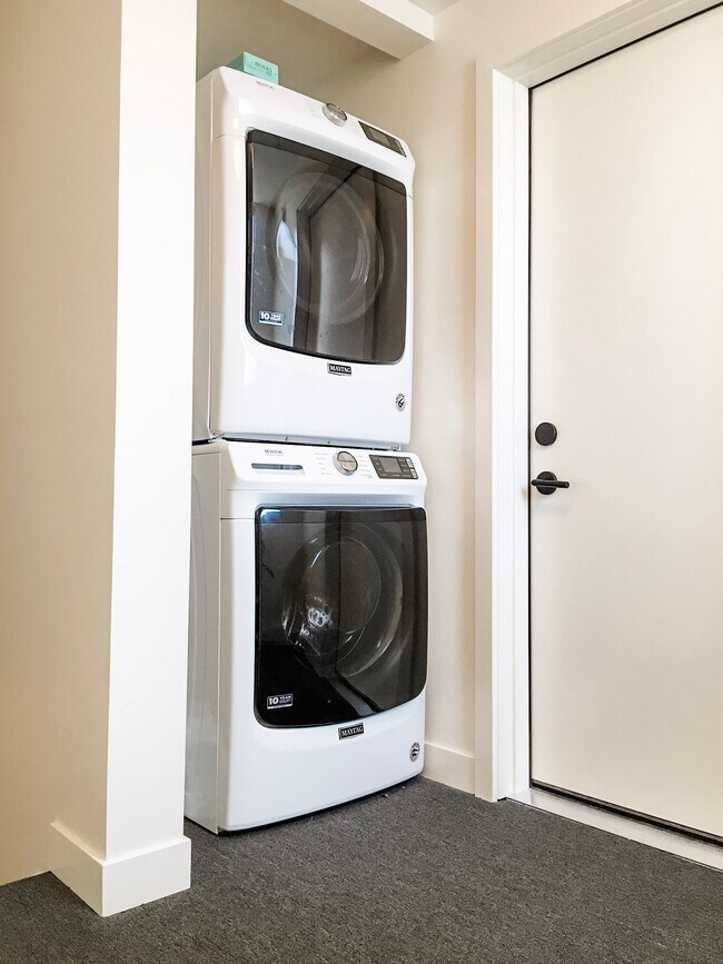 Building Photo - 926 Cleveland St.