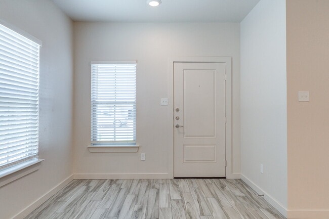 Building Photo - Brand new townhomes in Frenship East!