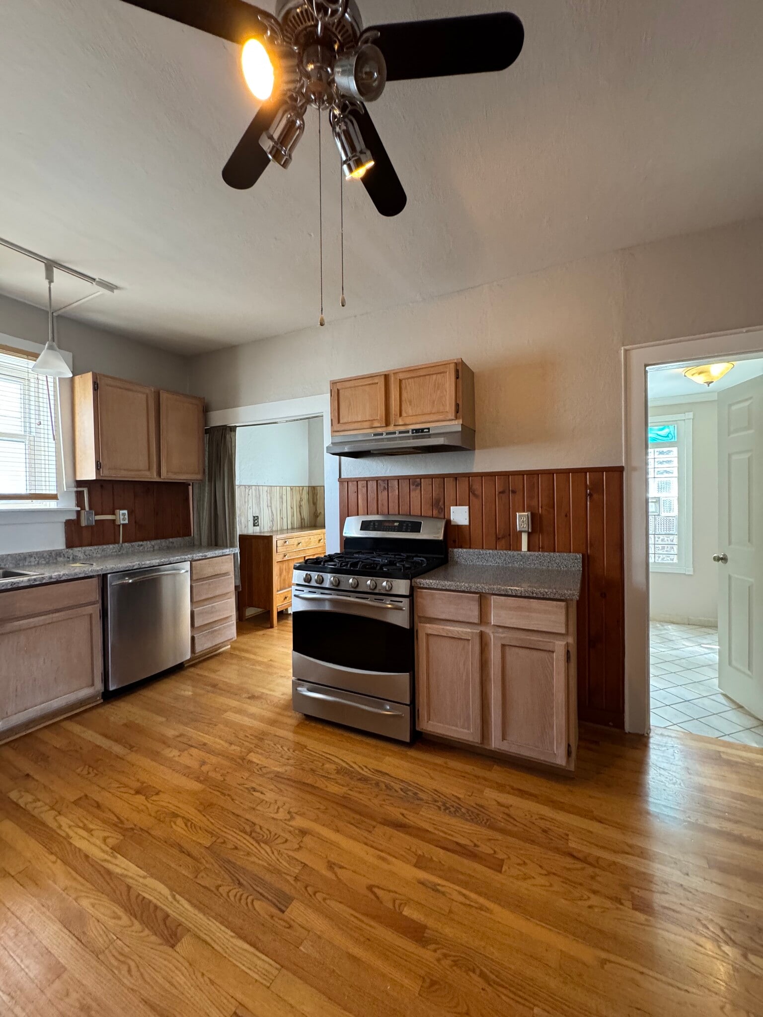 Building Photo - 1402 S State St