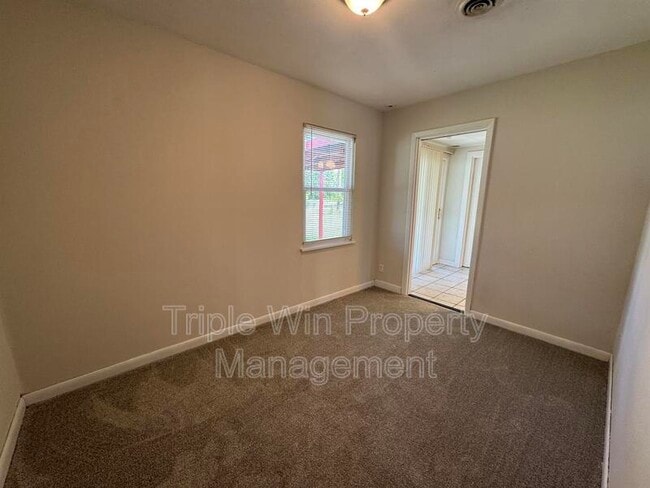 Building Photo - 6403 Inlet Ct