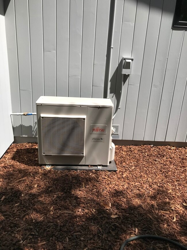 Building Photo - 55 Drake Ct