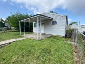 Building Photo - 815 S Calumet St