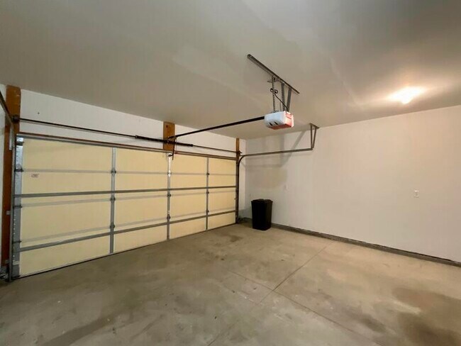 Building Photo - 320 Ring of Kerry Dr