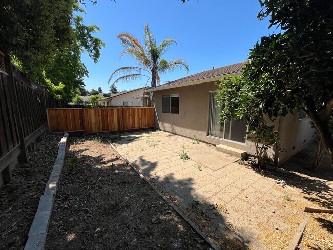 Building Photo - Ready Now! Come Tour Your New 3 Bedroom 2 ...