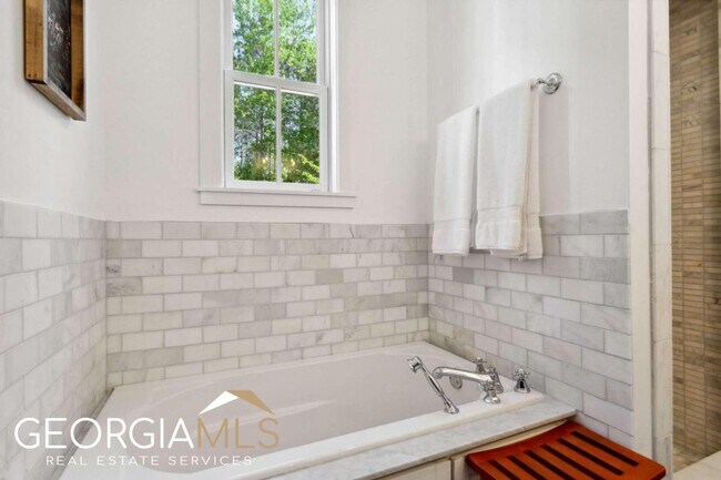 Building Photo - 9212 Selborne Ln