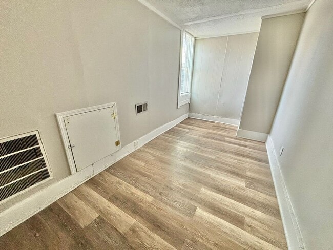 Building Photo - Portland Neighborhood - 3 Bedroom 1 Bath House