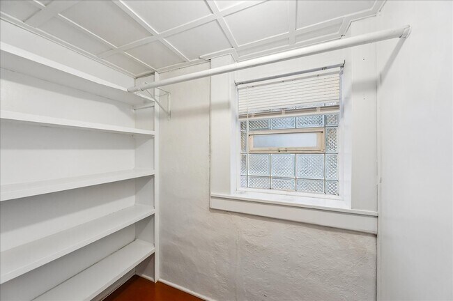 Building Photo - 1645 W Beach Ave