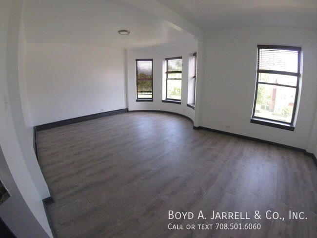 Building Photo - 68 E 57th St