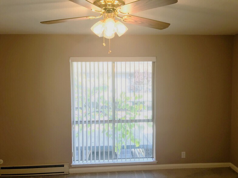 Building Photo - 1036 Oak Grove Rd. #110