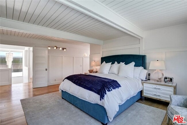 Building Photo - 1438 Santiago Dr