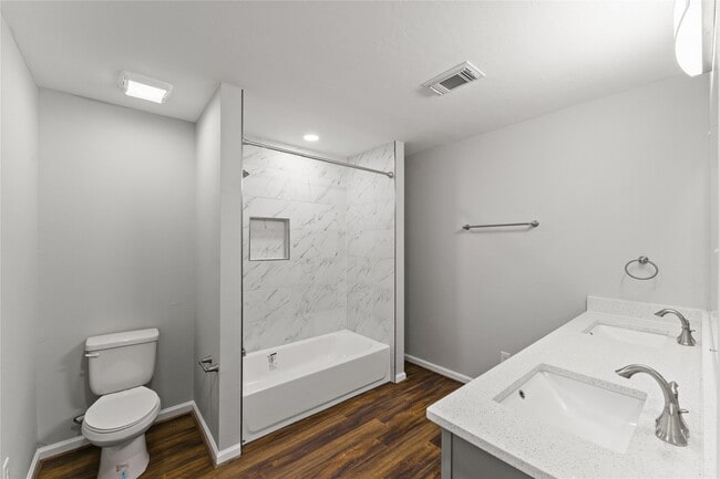 Building Photo - 4826 Brooklawn Dr