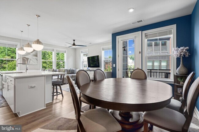 Building Photo - 3925 Fair Ridge Dr