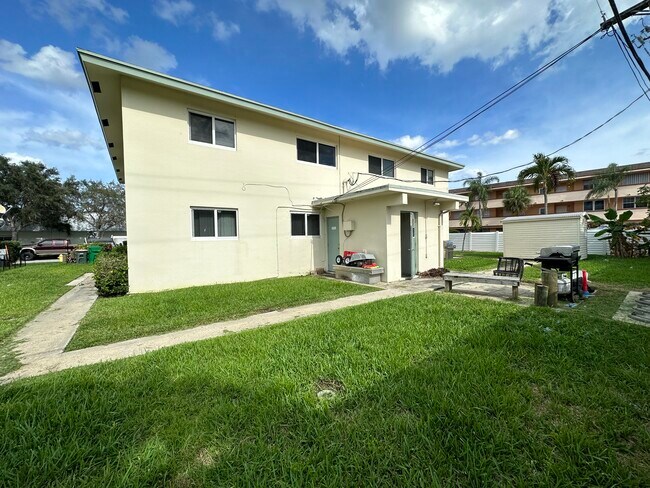 Building Photo - 4731 NE 21st Ter