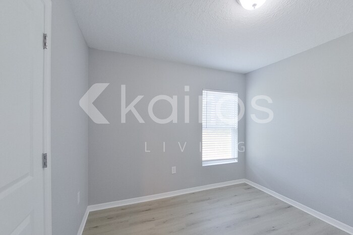 Building Photo - 8833 N Vienna Dr