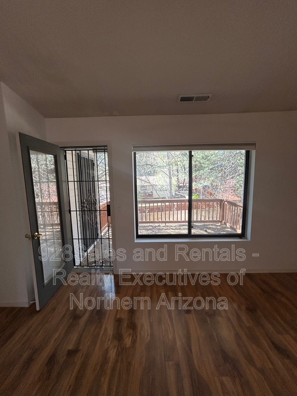 Building Photo - 6485 E Settlers Run Rd