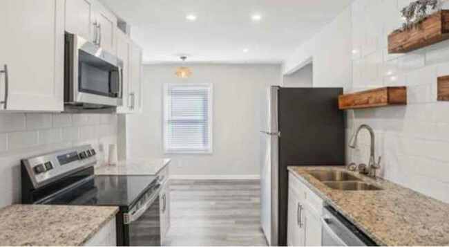 Building Photo - 1694 Kenmore St SW