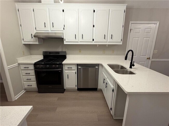 Building Photo - 65 Beaverdam Ct