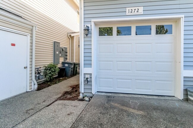 Building Photo - 2-Bedroom DuPont Condo with New Interior Paint and Carpet