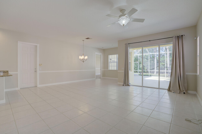 Building Photo - 256 San Remo Dr