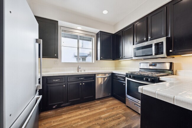 Building Photo - 435 Milan Dr