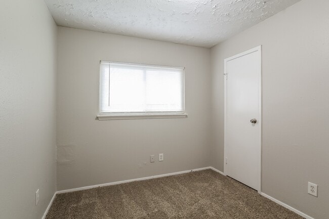 Building Photo - 22219 Diane Dr